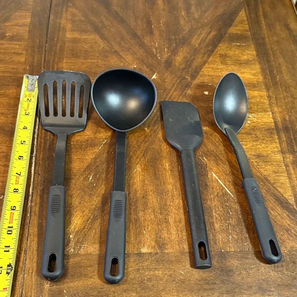 Kitchen Utensil Set in good used condition - Picture 2 of 3